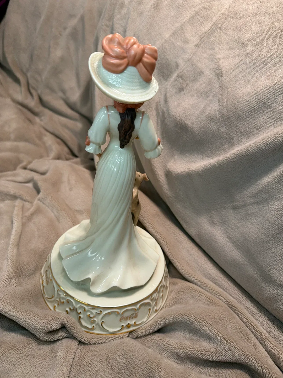 Coca-Cola Lenox Afternoon Refreshment Figurine image indicator(2)