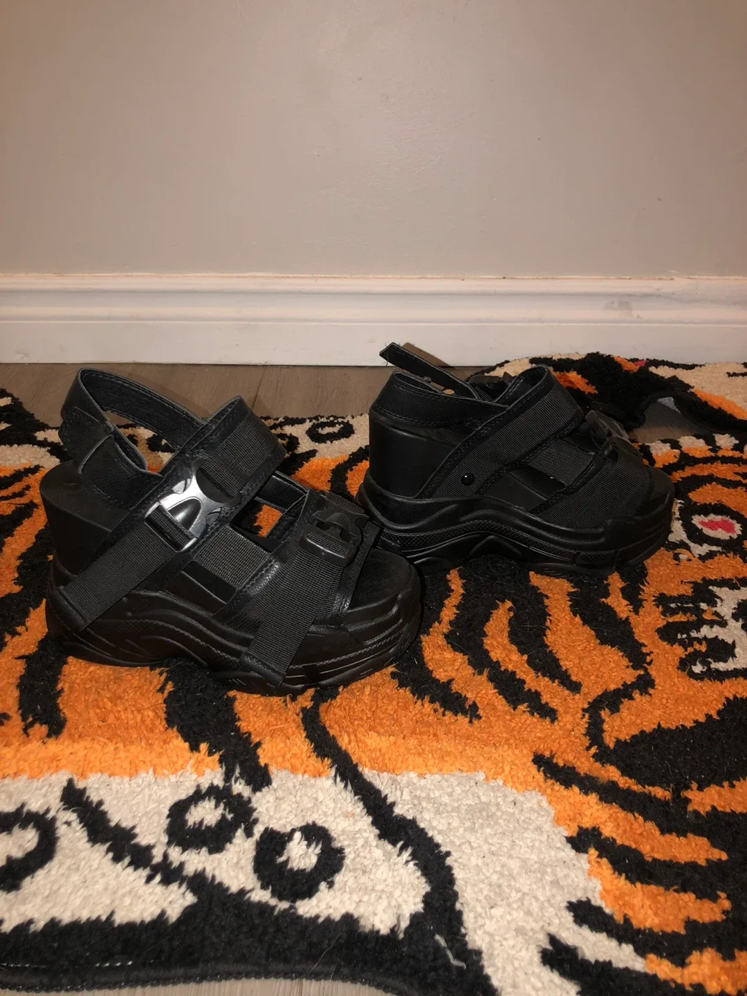 Black platform sandals women’s size 7