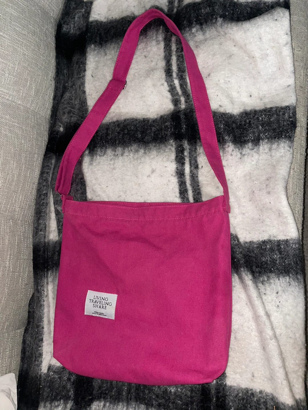 Living Traveling Share Pink Tote Bag