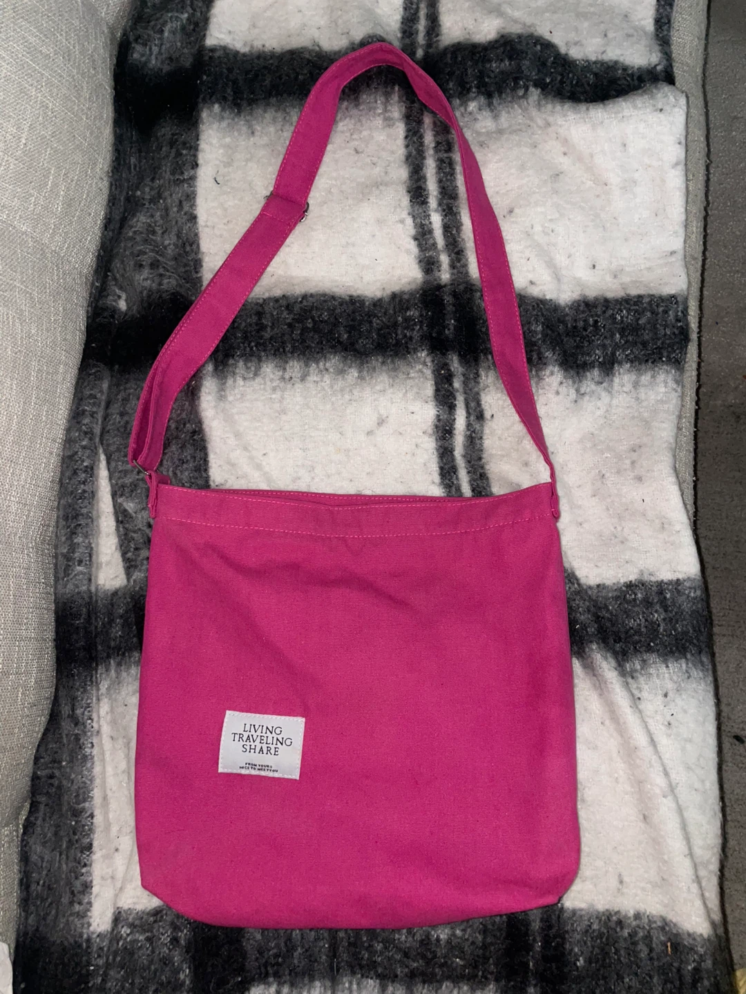 Living Traveling Share Pink Tote Bag - photo 2