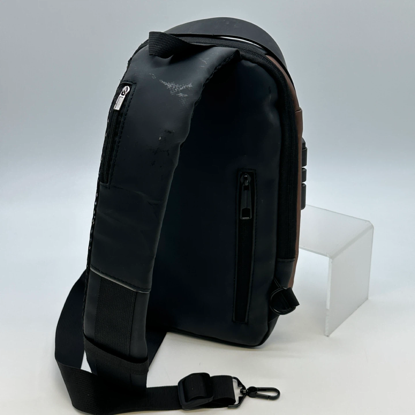 Anti-Theft Crossbody Bag USB Port Combo Lock - photo 4