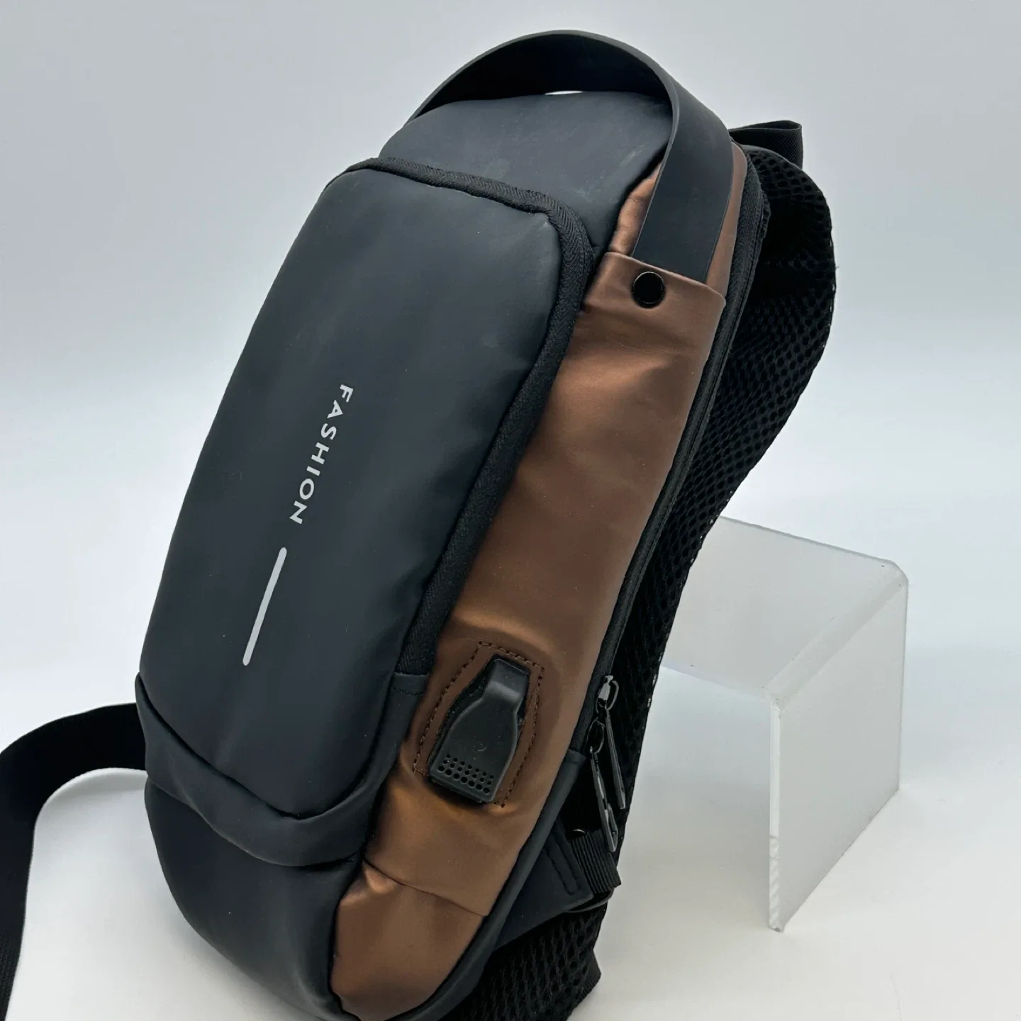 Anti-Theft Crossbody Bag USB Port Combo Lock image indicator(5)