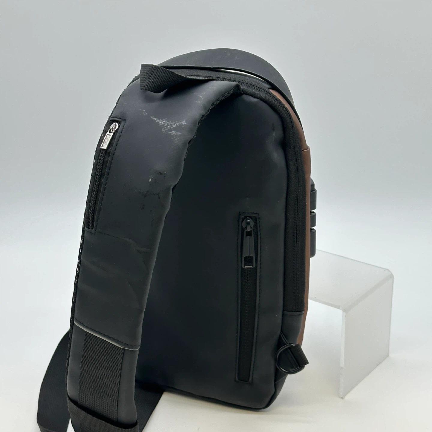 Anti-Theft Crossbody Bag USB Port Combo Lock - photo 3