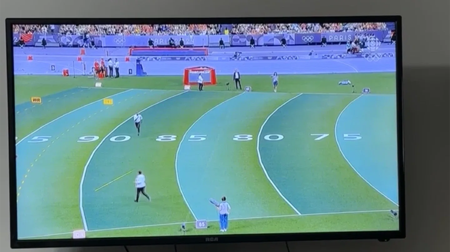 RCA 40” 1080p FHD LED TV image indicator(2)