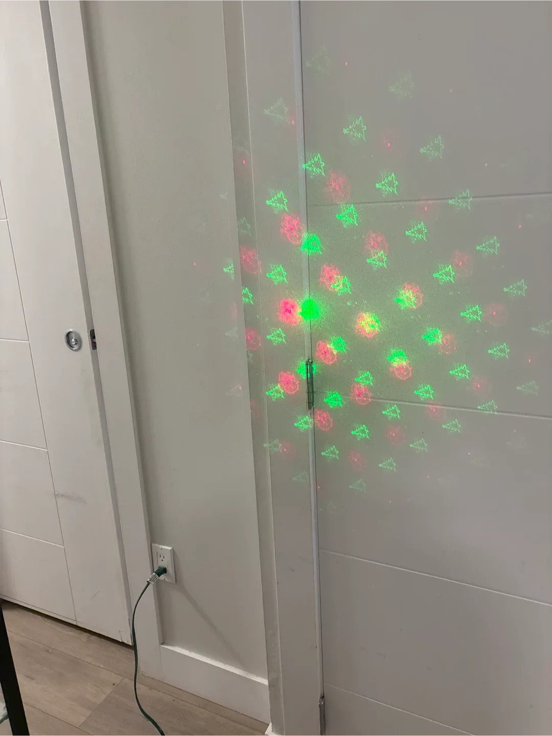 Kurt S. Adler Mini Projector Christmas Laser Lights image indicator(6)