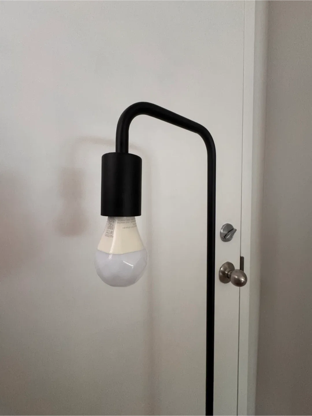 Black Floor Lamp with Nanoleaf Bulb image indicator(3)