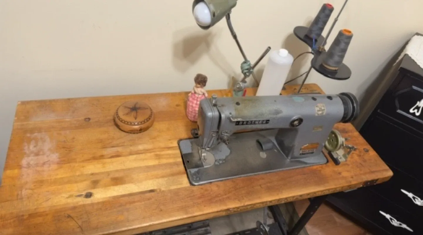 Vintage Sewing Machine (Made in Japan) image indicator(2)