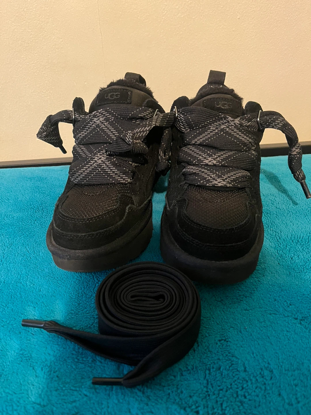 Ugg Black Lowmels Sneaker Size 8