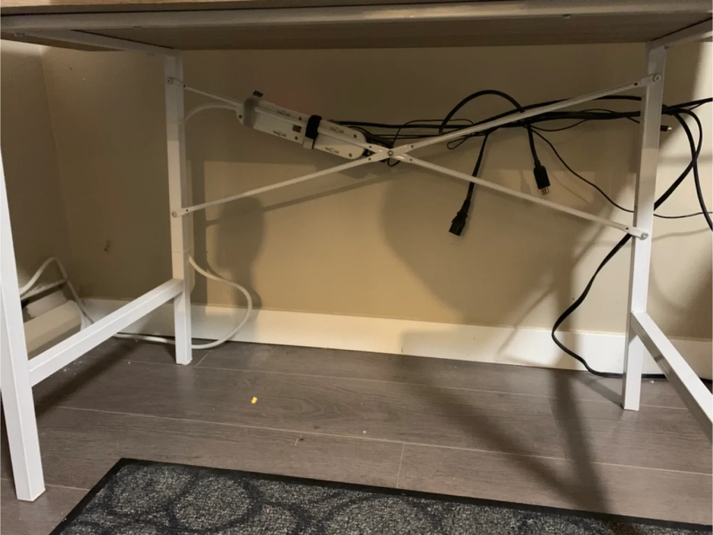 Computer desk with drawer image indicator(3)