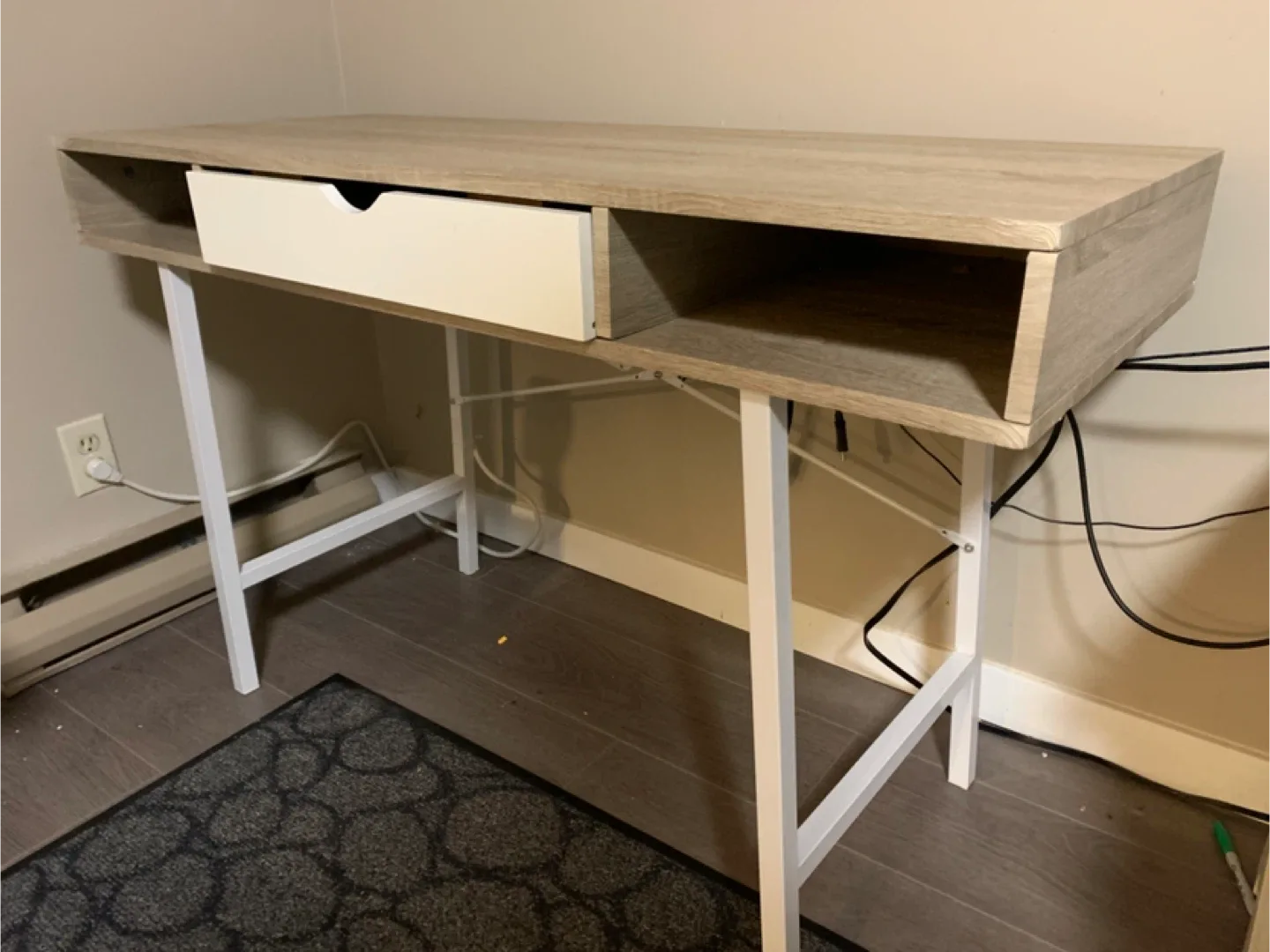 Computer desk with drawer image indicator(2)