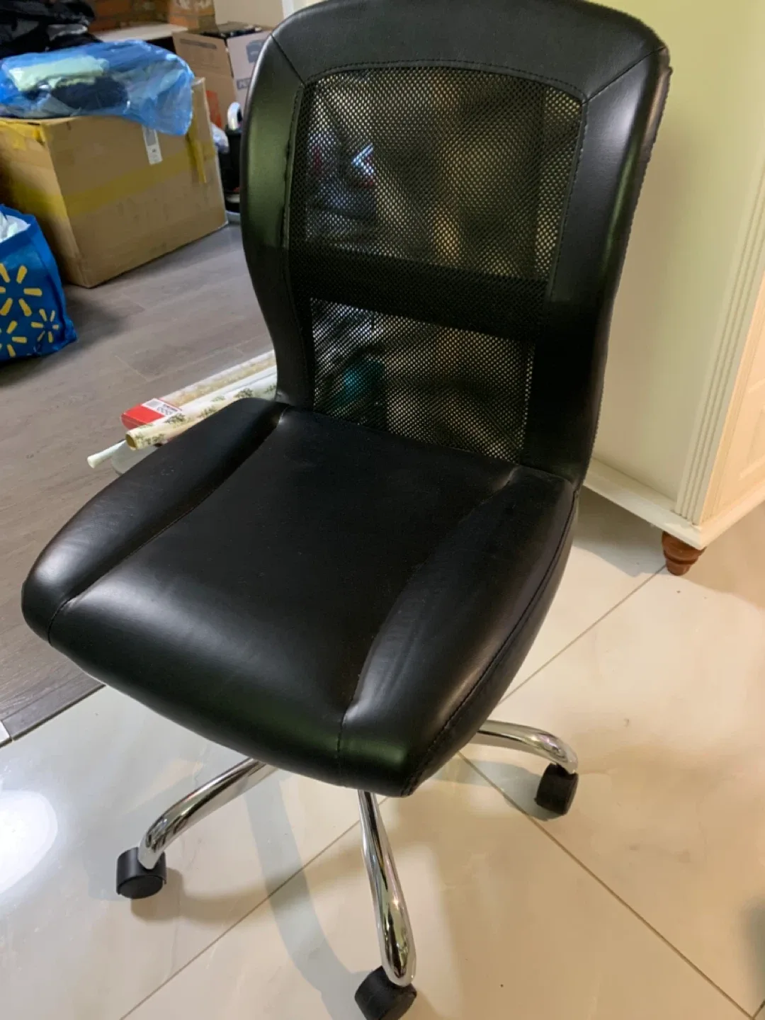 Black Office Chair image indicator(2)