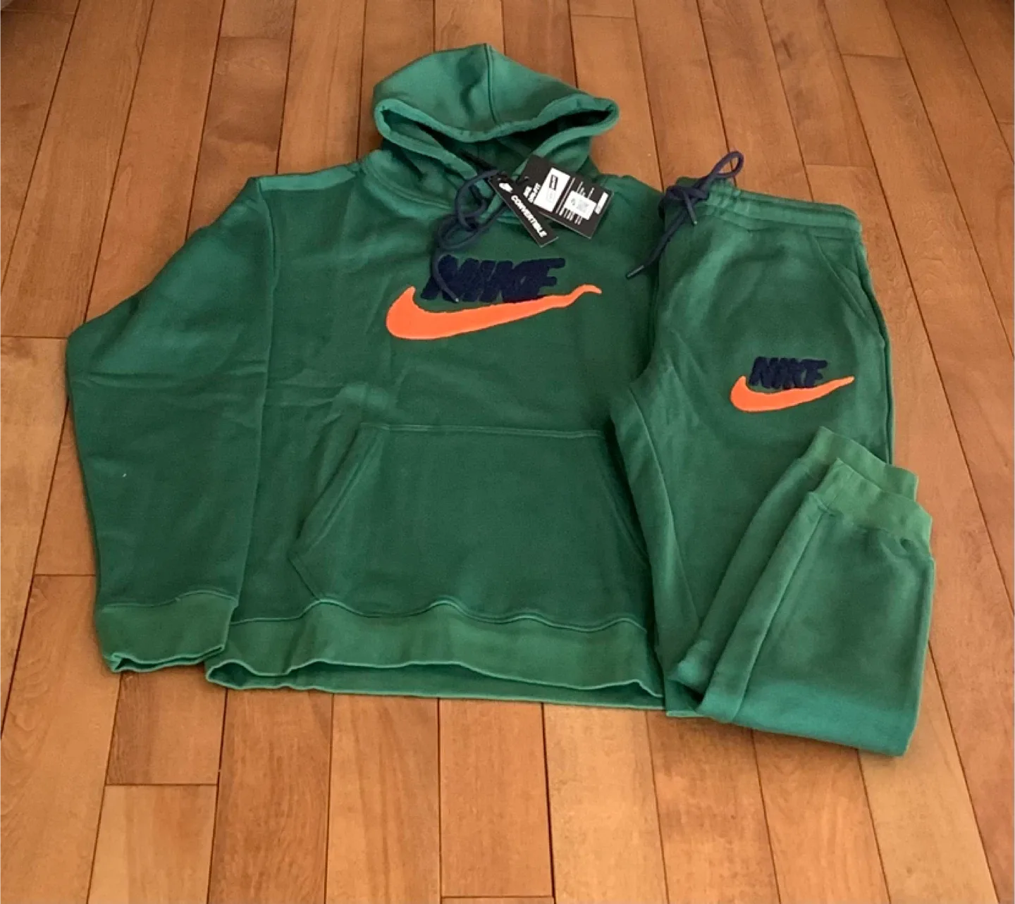 Nike Green Tracksuit - Size M image indicator(2)