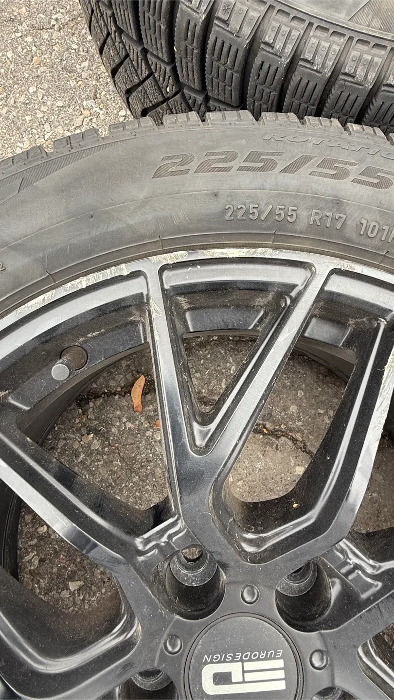 Set of 4 Pirelli Ice Zero 225/55R17 Tires on Rims image indicator(6)