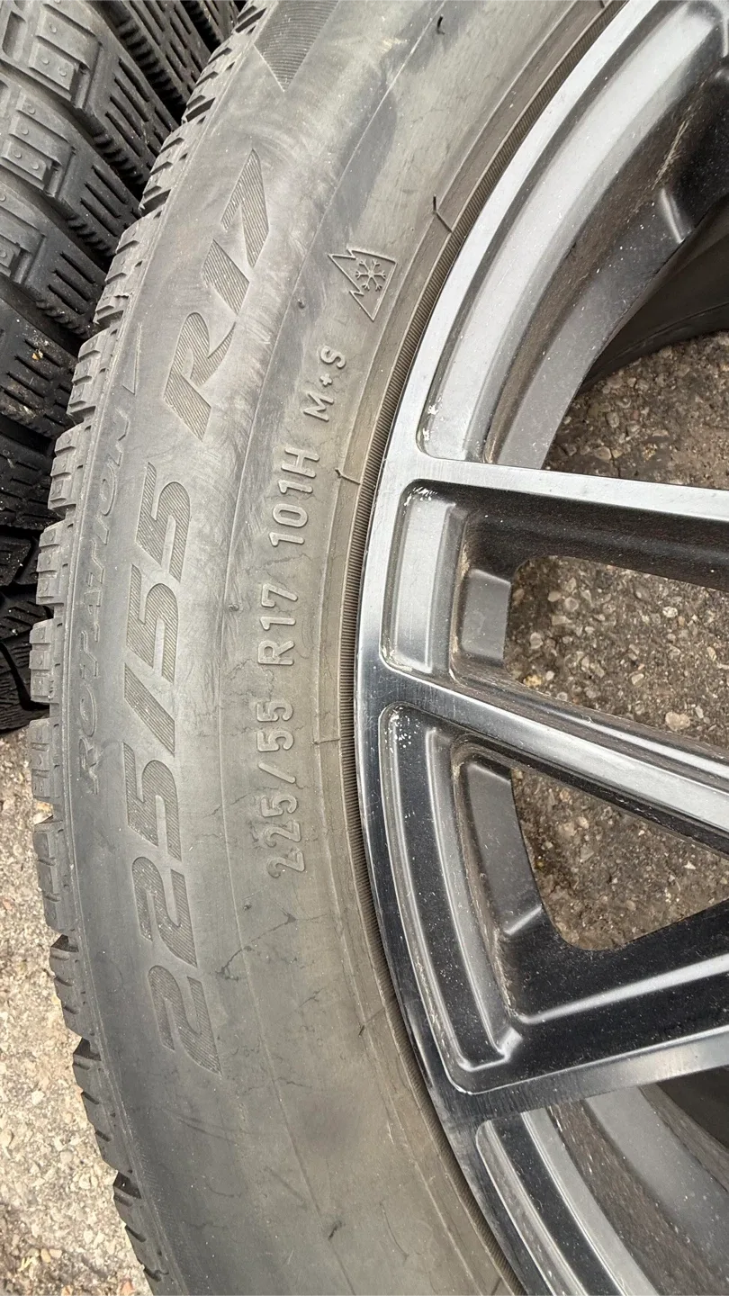 Set of 4 Pirelli Ice Zero 225/55R17 Tires on Rims image indicator(5)