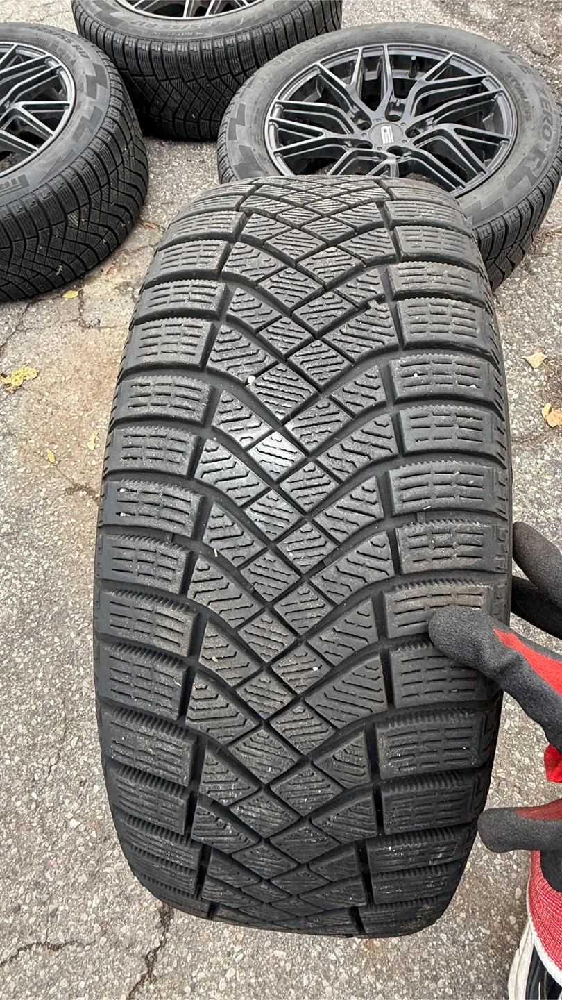 Set of 4 Pirelli Ice Zero 225/55R17 Tires on Rims image indicator(10)