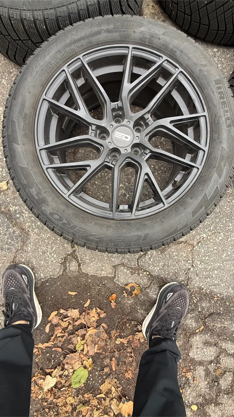 Set of 4 Pirelli Ice Zero 225/55R17 Tires on Rims image indicator(7)