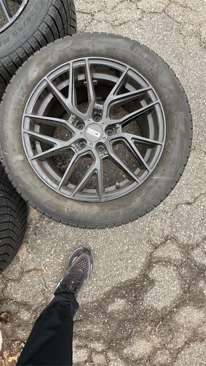 Set of 4 Pirelli Ice Zero 225/55R17 Tires on Rims image indicator(9)