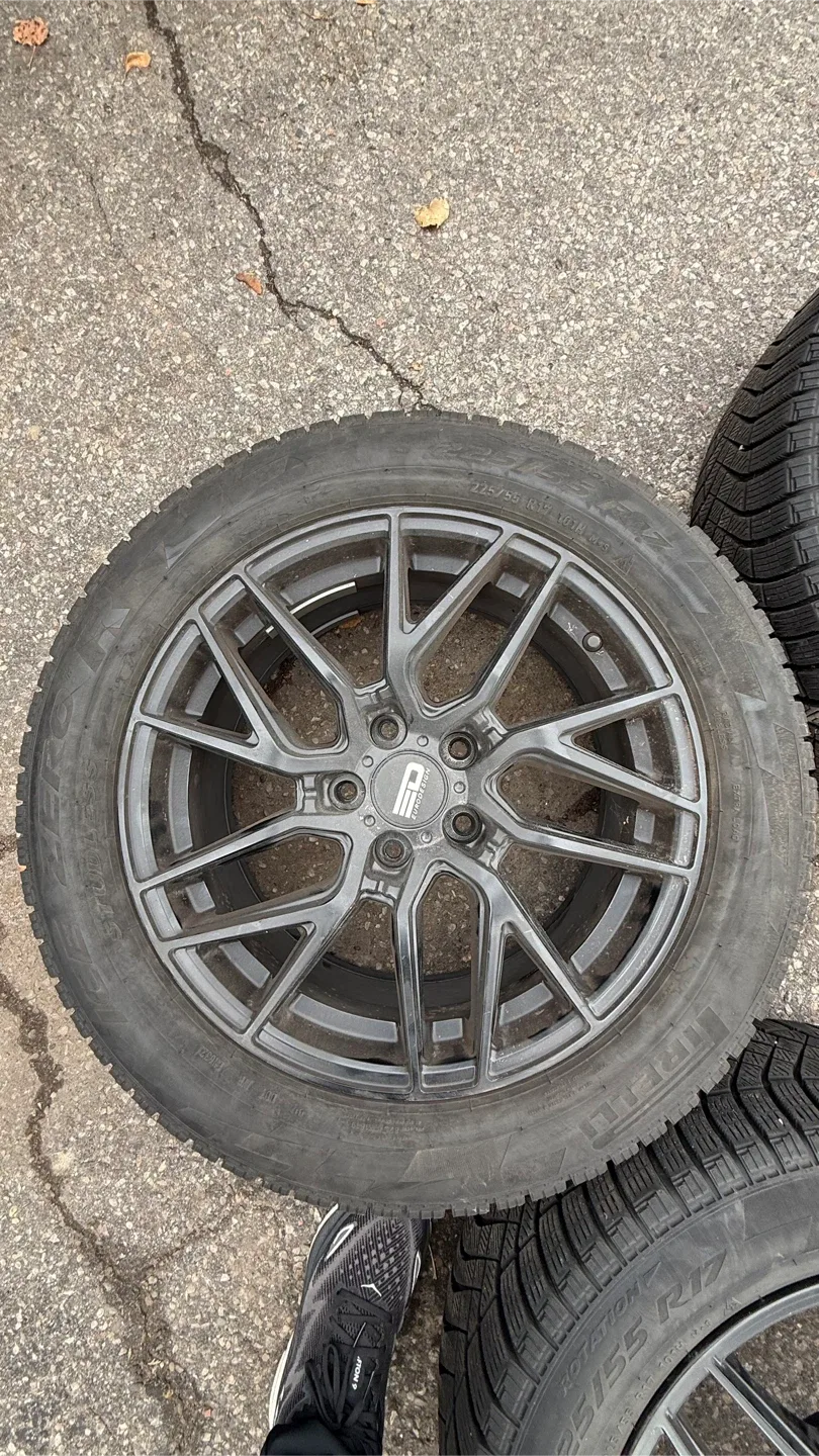 Set of 4 Pirelli Ice Zero 225/55R17 Tires on Rims image indicator(8)