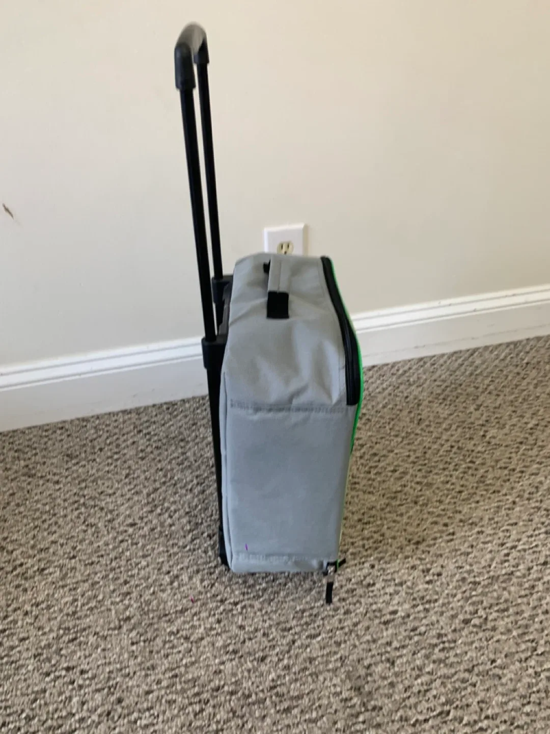 Star Wars Baby Yoda Rolling Suitcase - kids luggage image indicator(4)