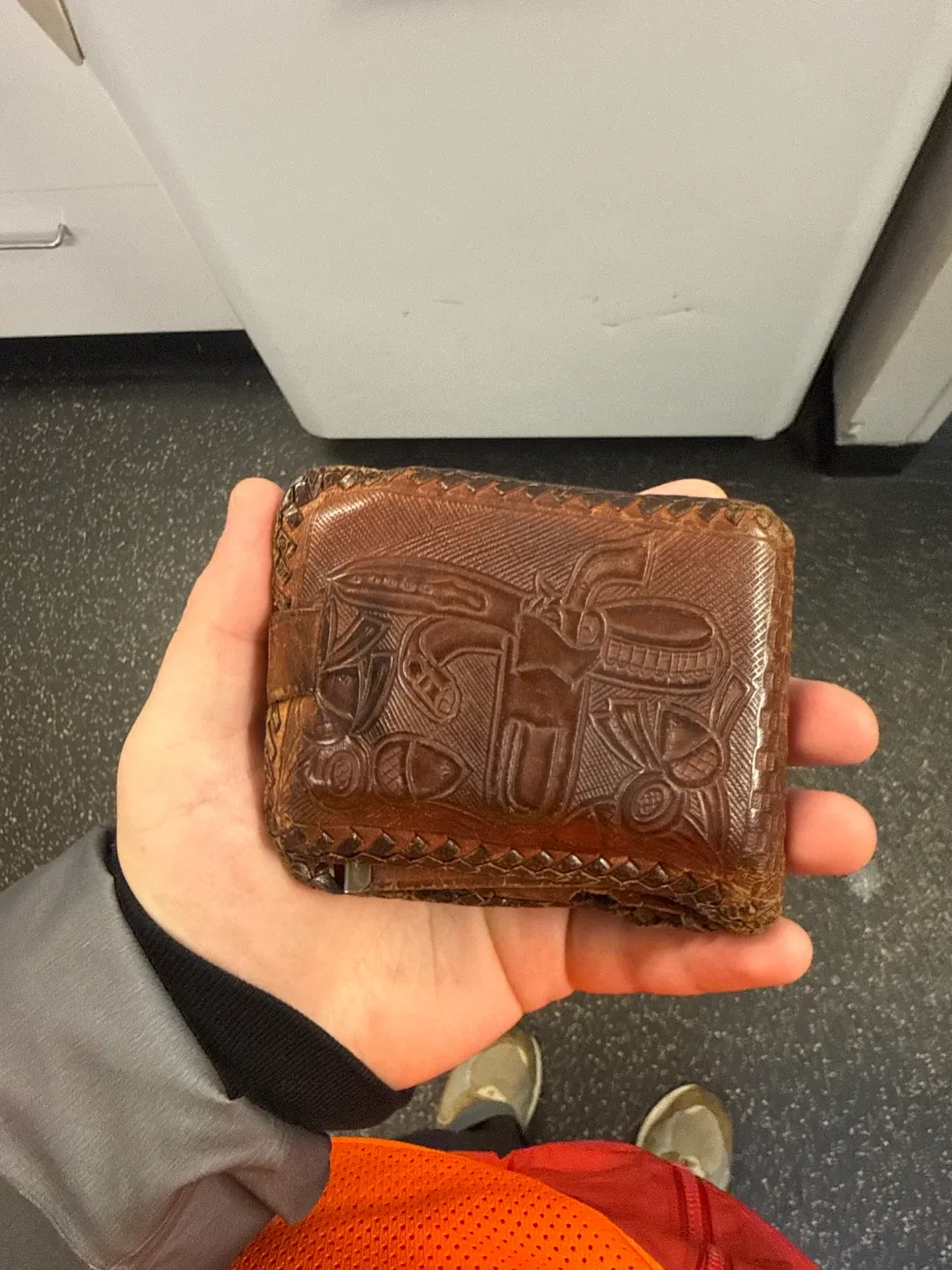 Vintage Brown Leather Wallet image indicator(2)