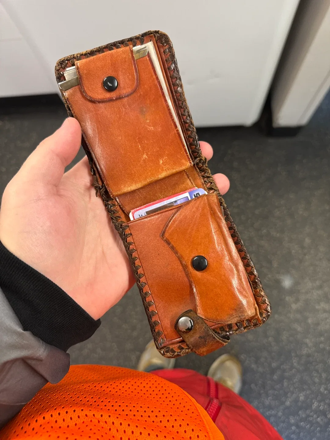 Vintage Brown Leather Wallet image indicator(3)