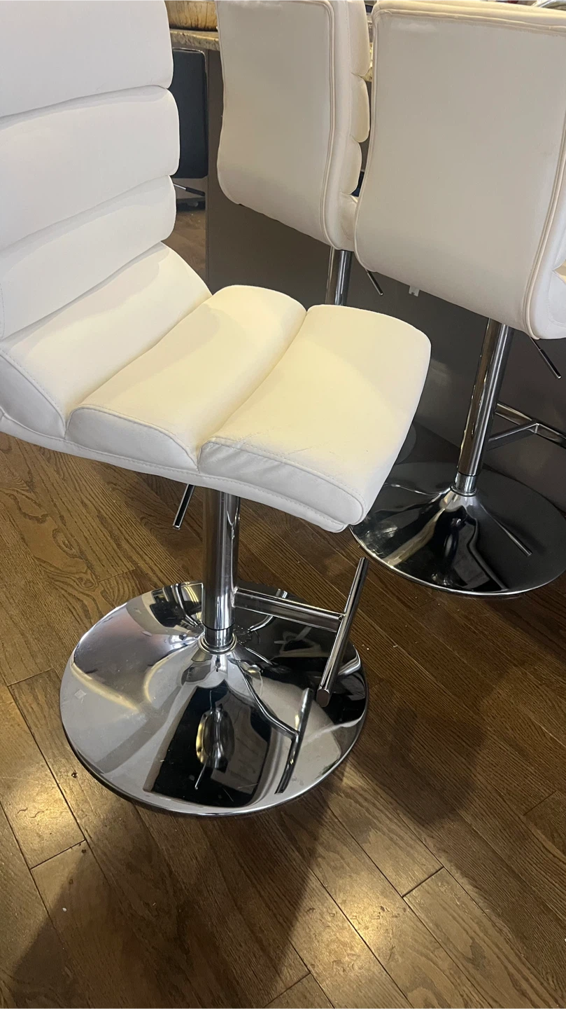 Modern White Swivel Bar Stools - photo 4