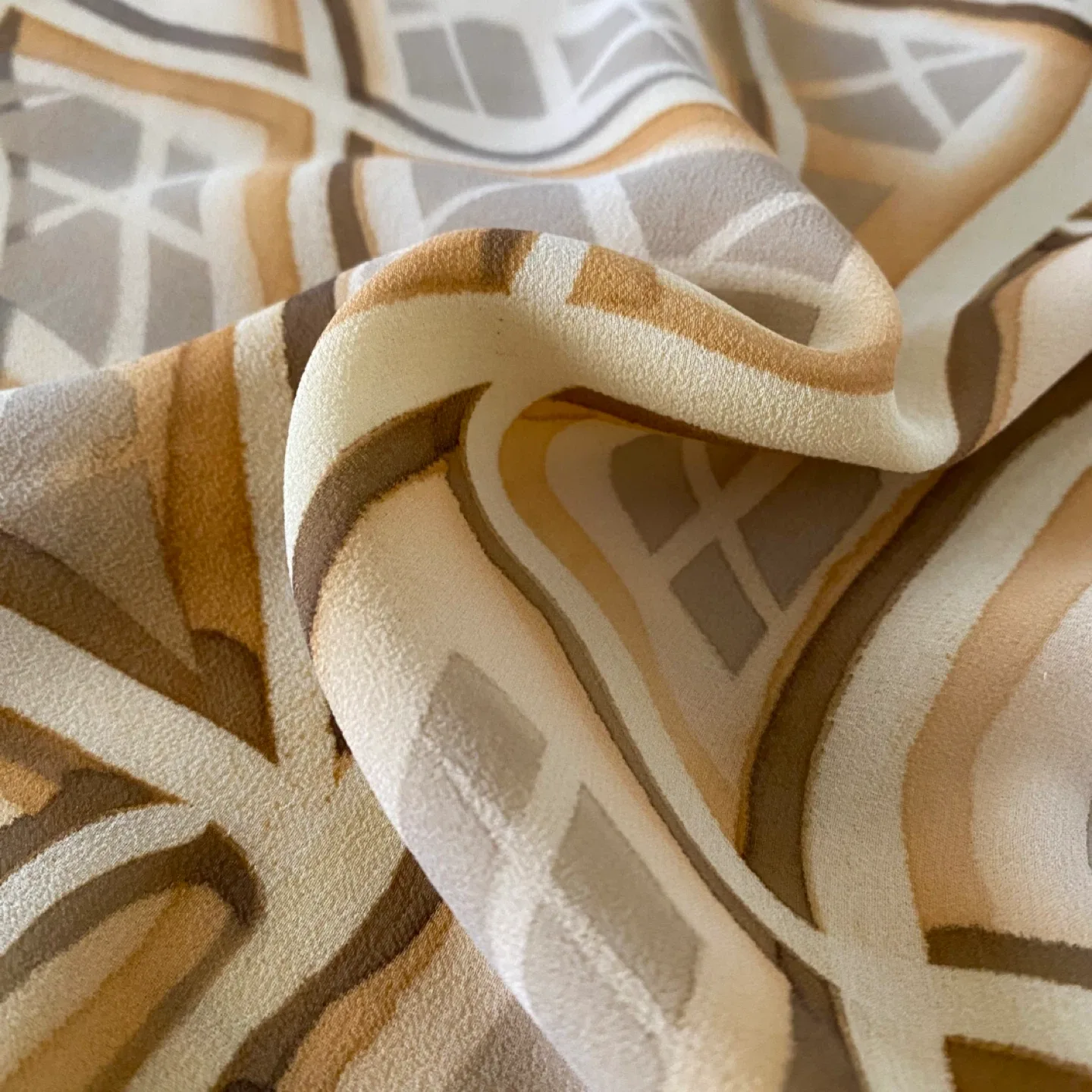 Vintage 100% Silk Printed Sleeveless Blouse / Tank image indicator(3)