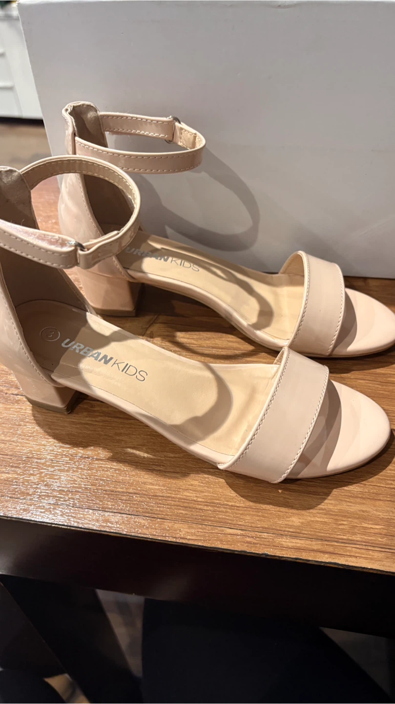 Sandals - Size 3 (light pink)