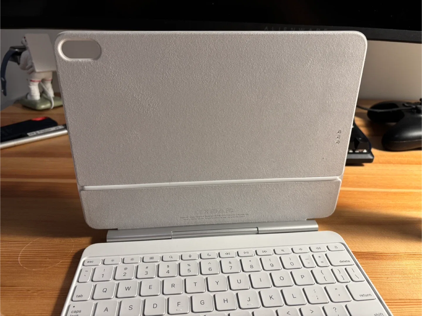 Apple iPad Air m1 with Magic Keyboard Folio image indicator(2)