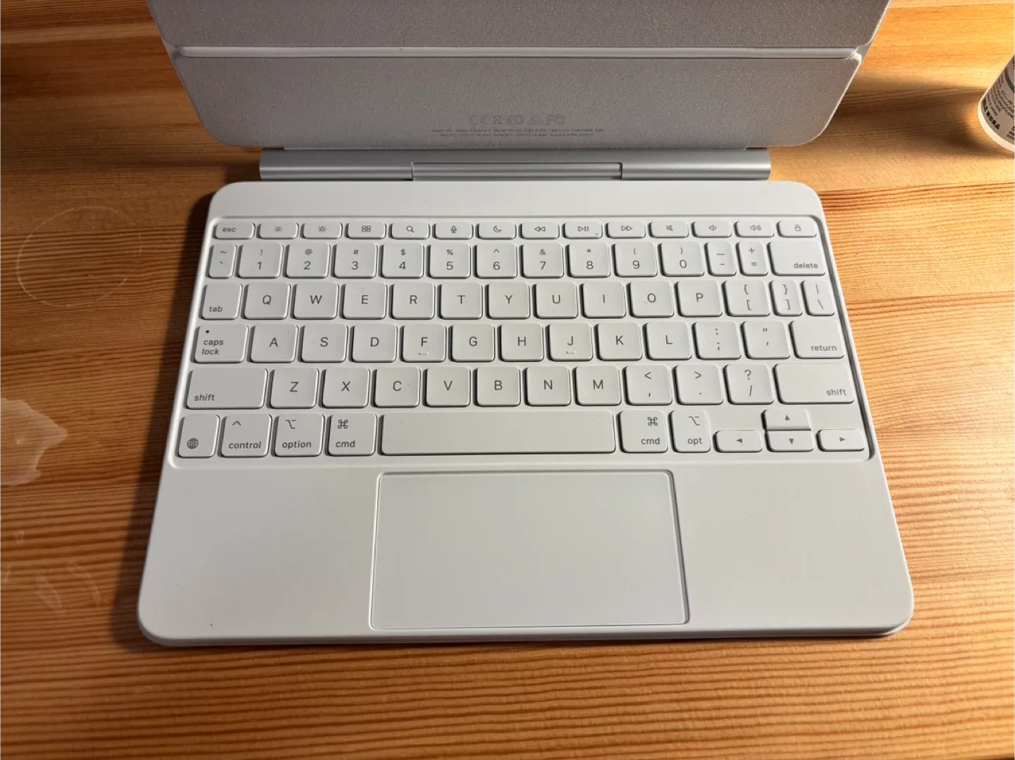 Apple iPad Air m1 with Magic Keyboard Folio image indicator(3)