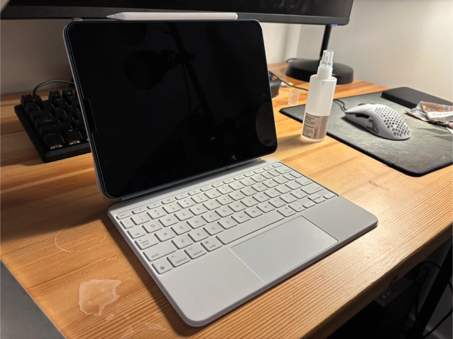 Apple iPad Air m1 with Magic Keyboard Folio