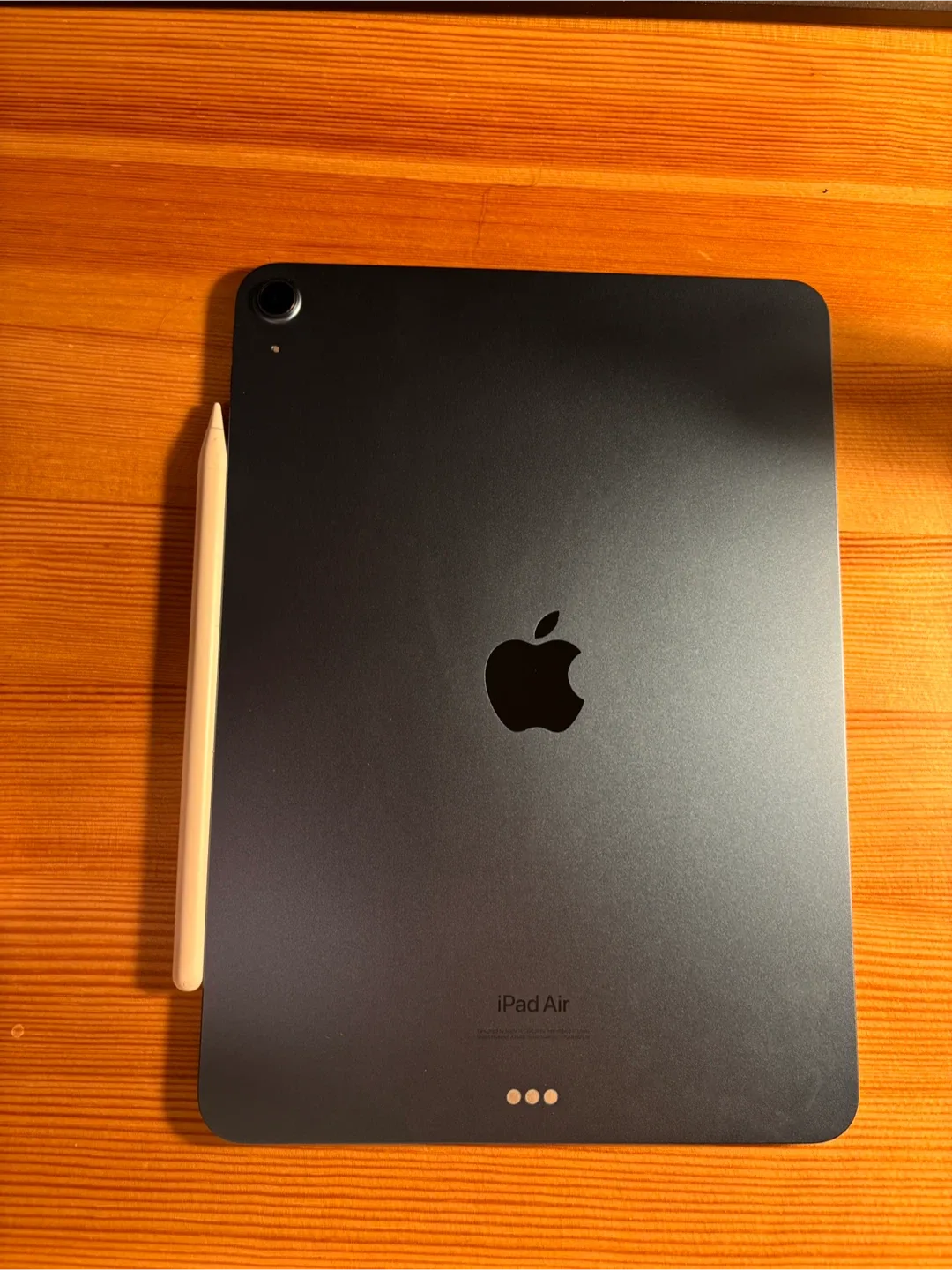 Apple iPad Air m1 with Magic Keyboard Folio image indicator(6)