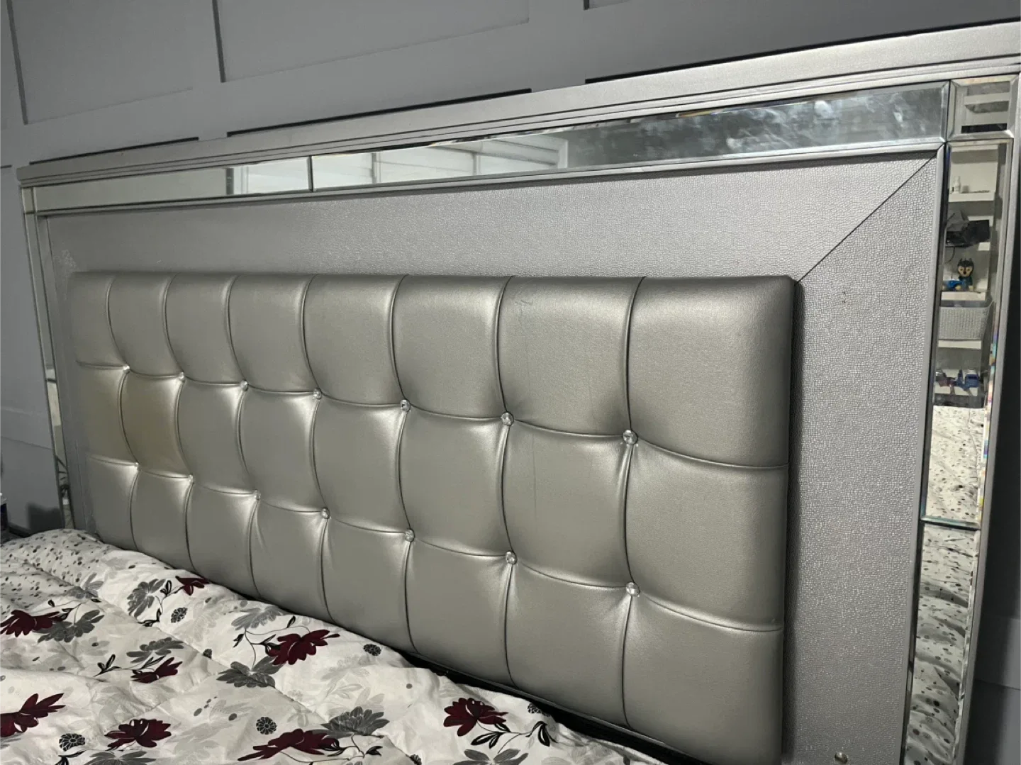 Queen Size Bed Frame with Mattress image indicator(3)