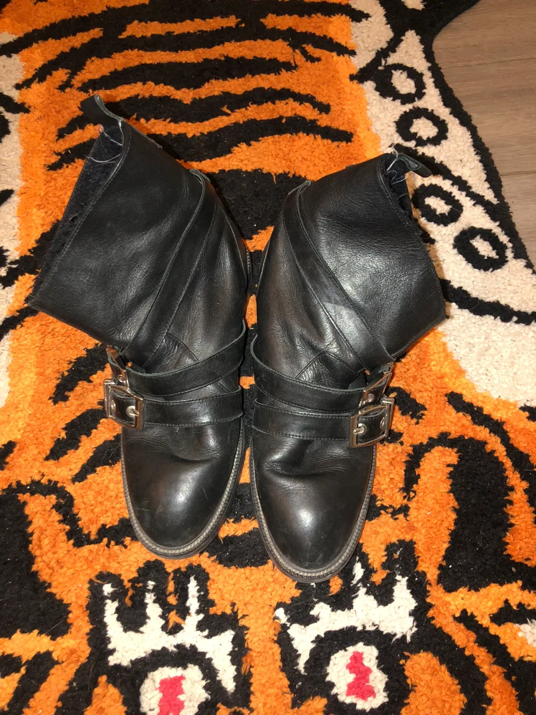 Black lined Leather Ankle Boots with Buckles image indicator(2)