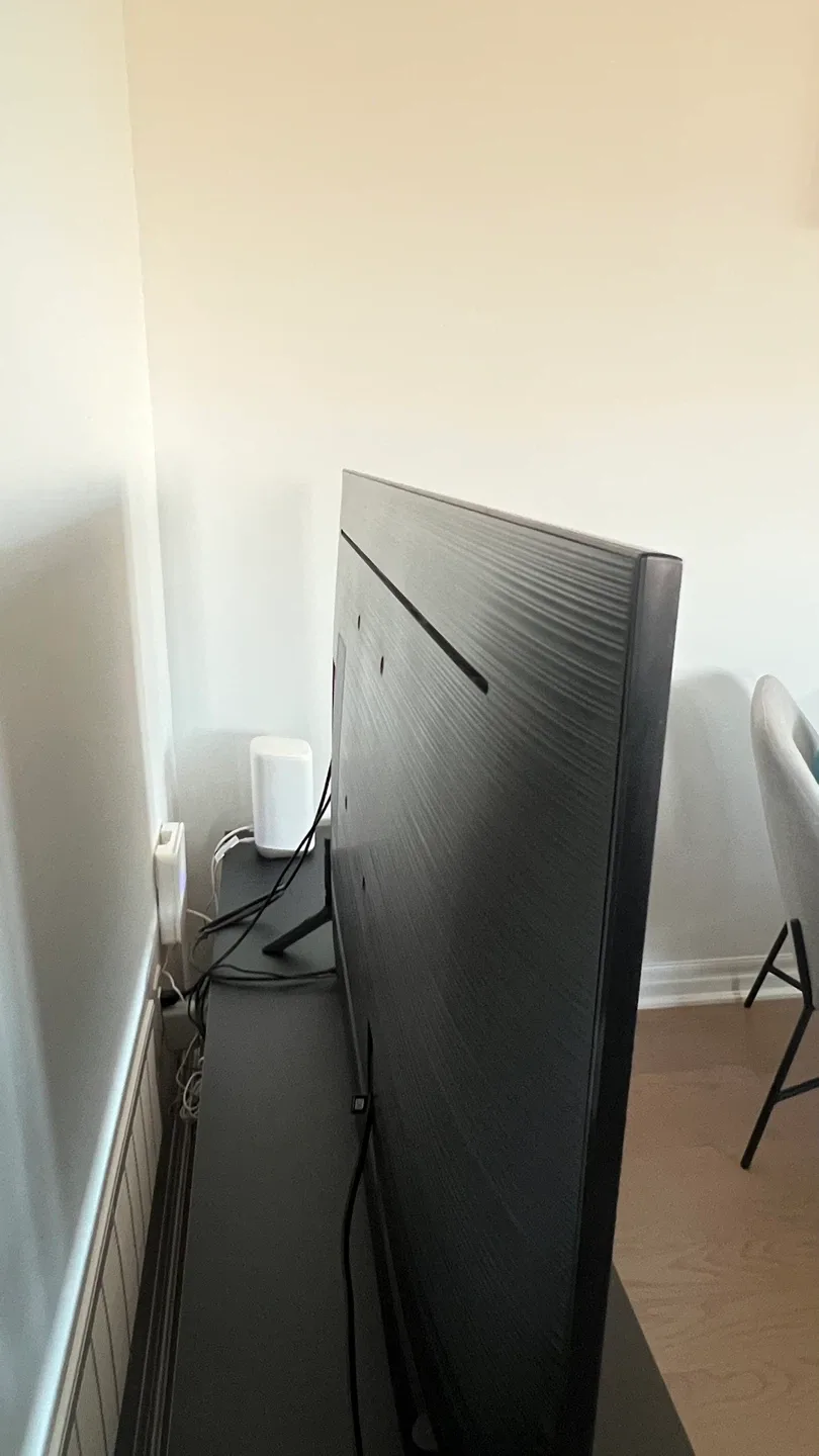 Upgrade your family nights with Samsung 50” smart TV image indicator(3)