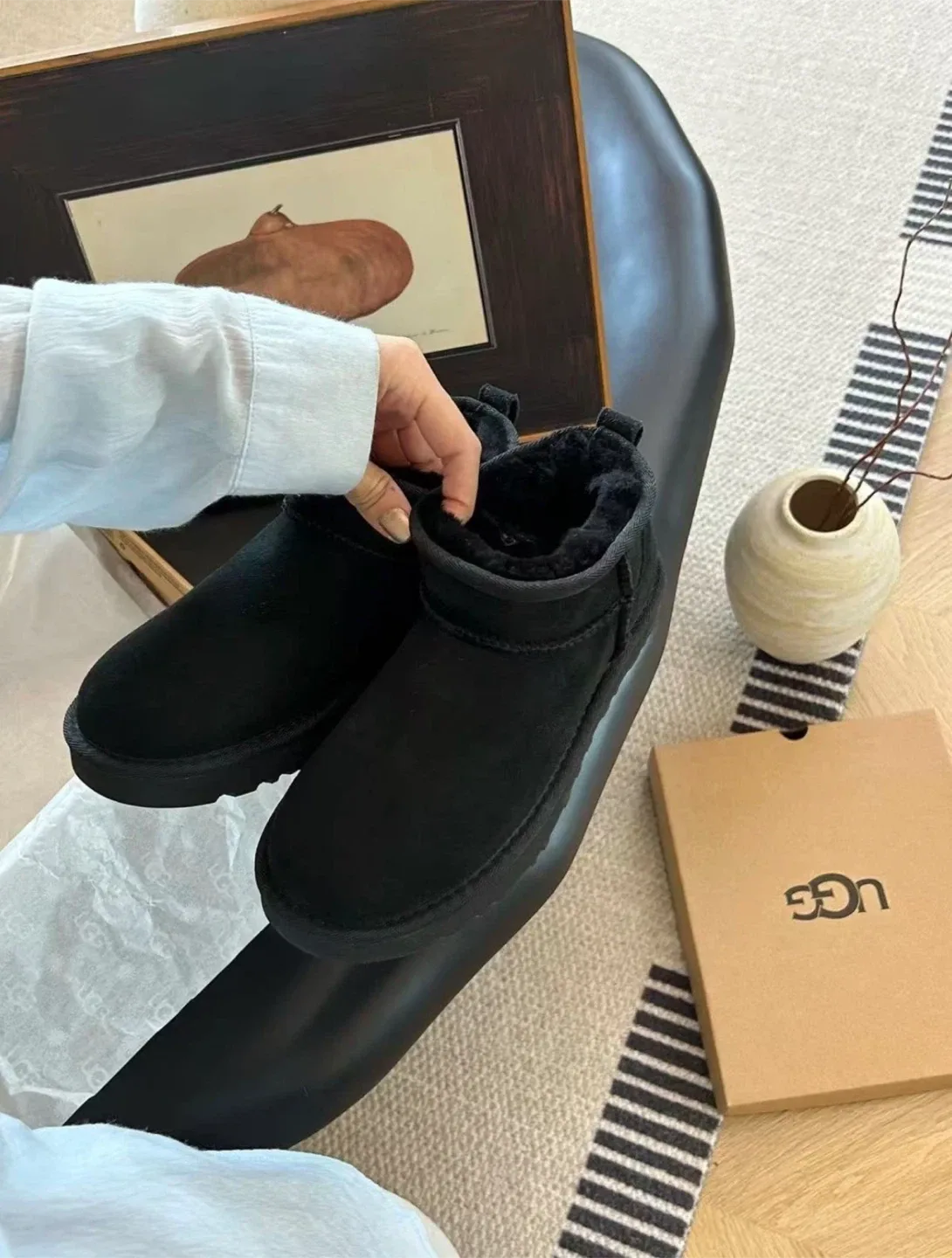 UGG Ultra Mini Classic Black Size 8 Womens New