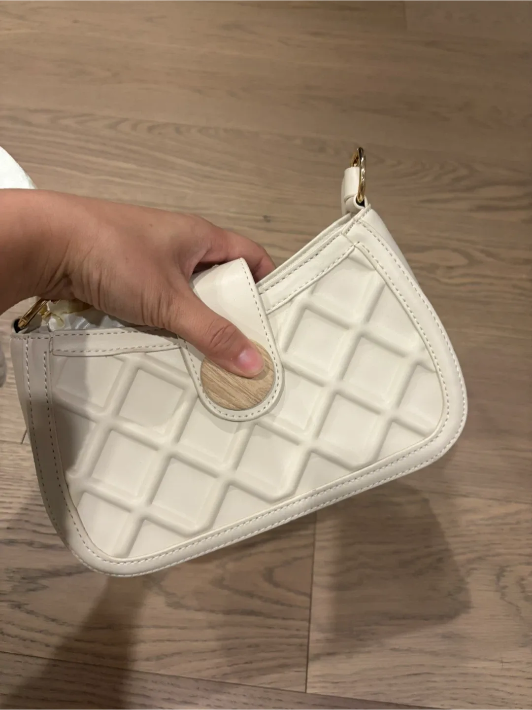 White mini handbag image indicator(2)