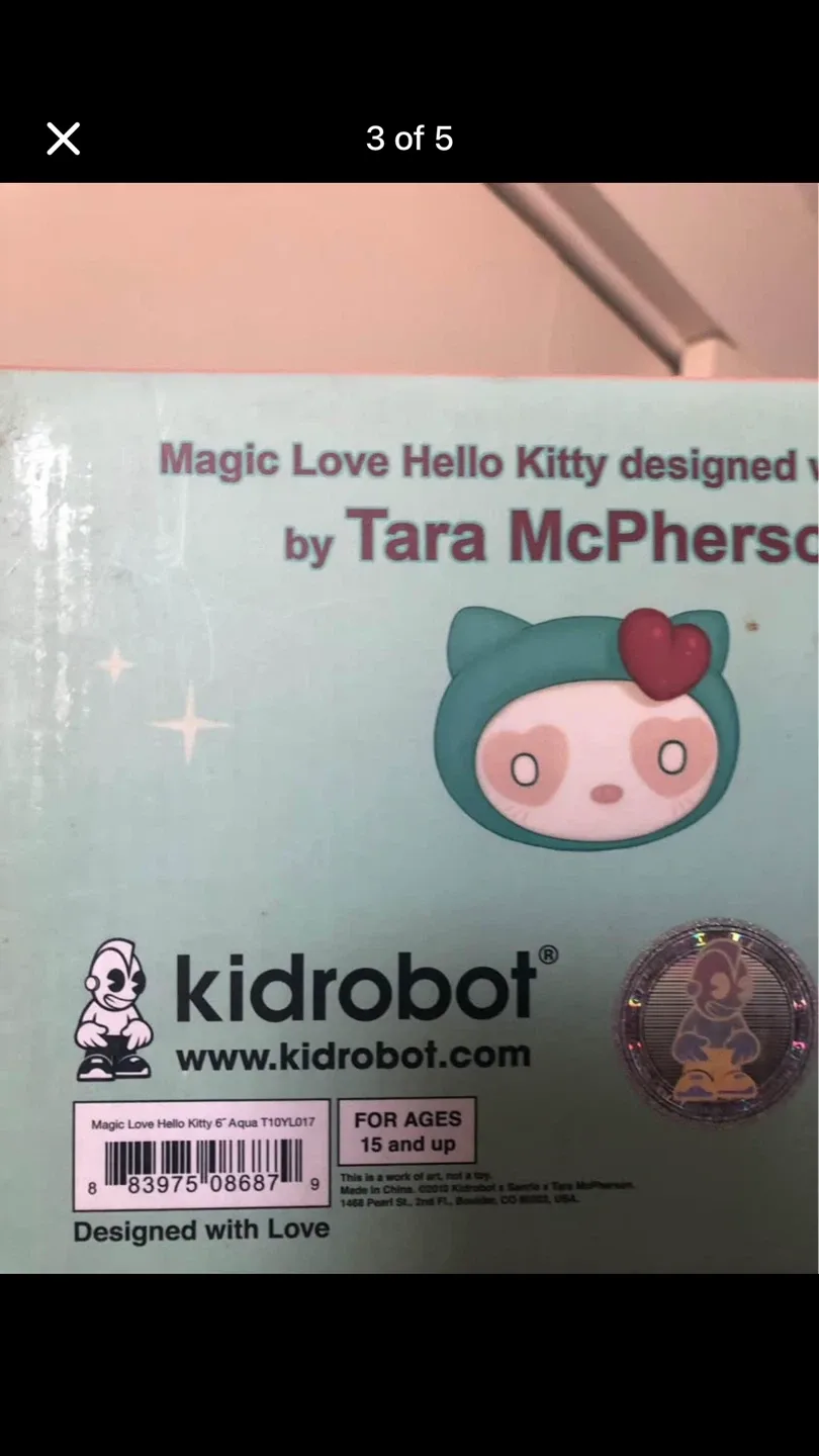 McPherson x Hello Kitty x Kidrobot Figure image indicator(3)