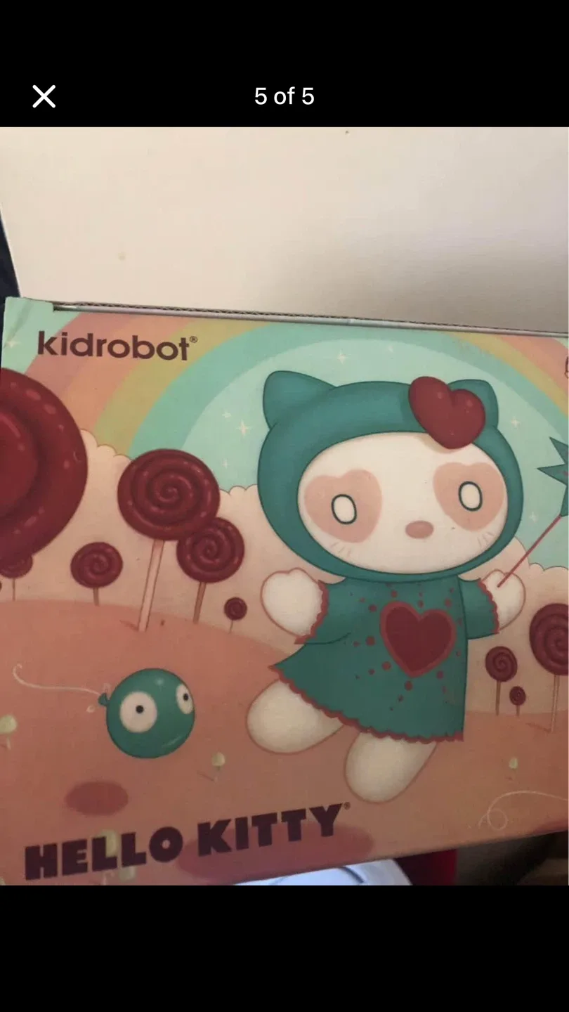 McPherson x Hello Kitty x Kidrobot Figure image indicator(5)
