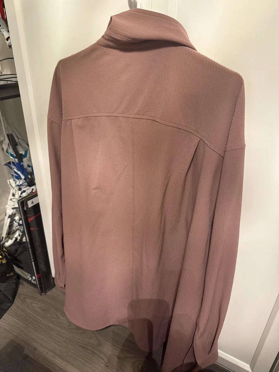 Alo Yoga Oversized Shirt - WORN ONLY ONCE image indicator(4)