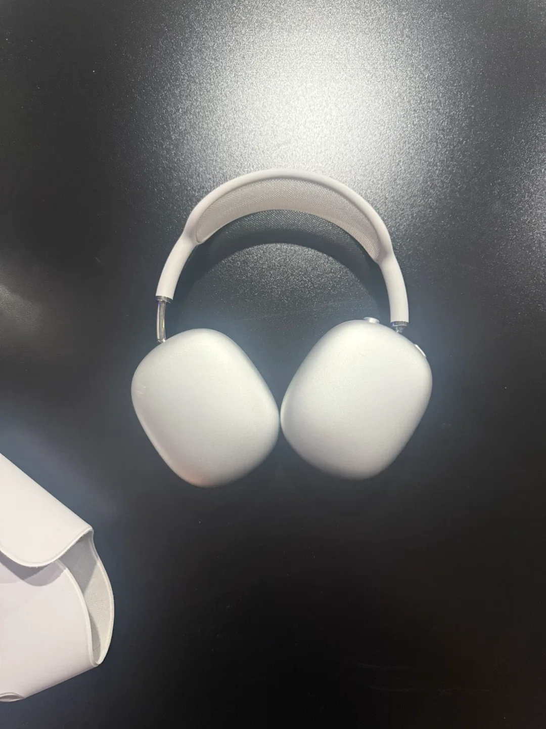 Apple AirPods Max - White - Like New! image indicator(5)
