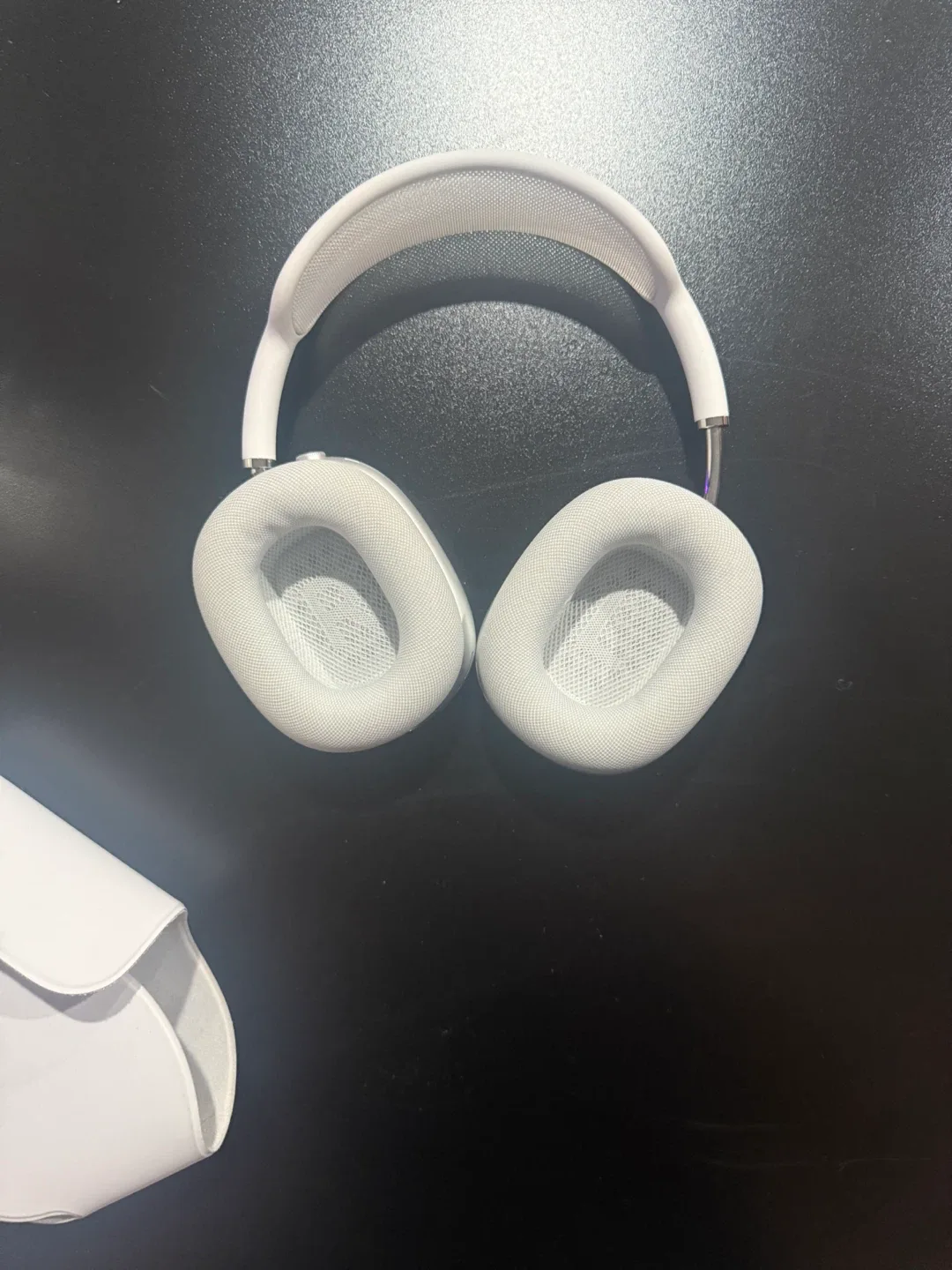 Apple AirPods Max - White - Like New! image indicator(4)