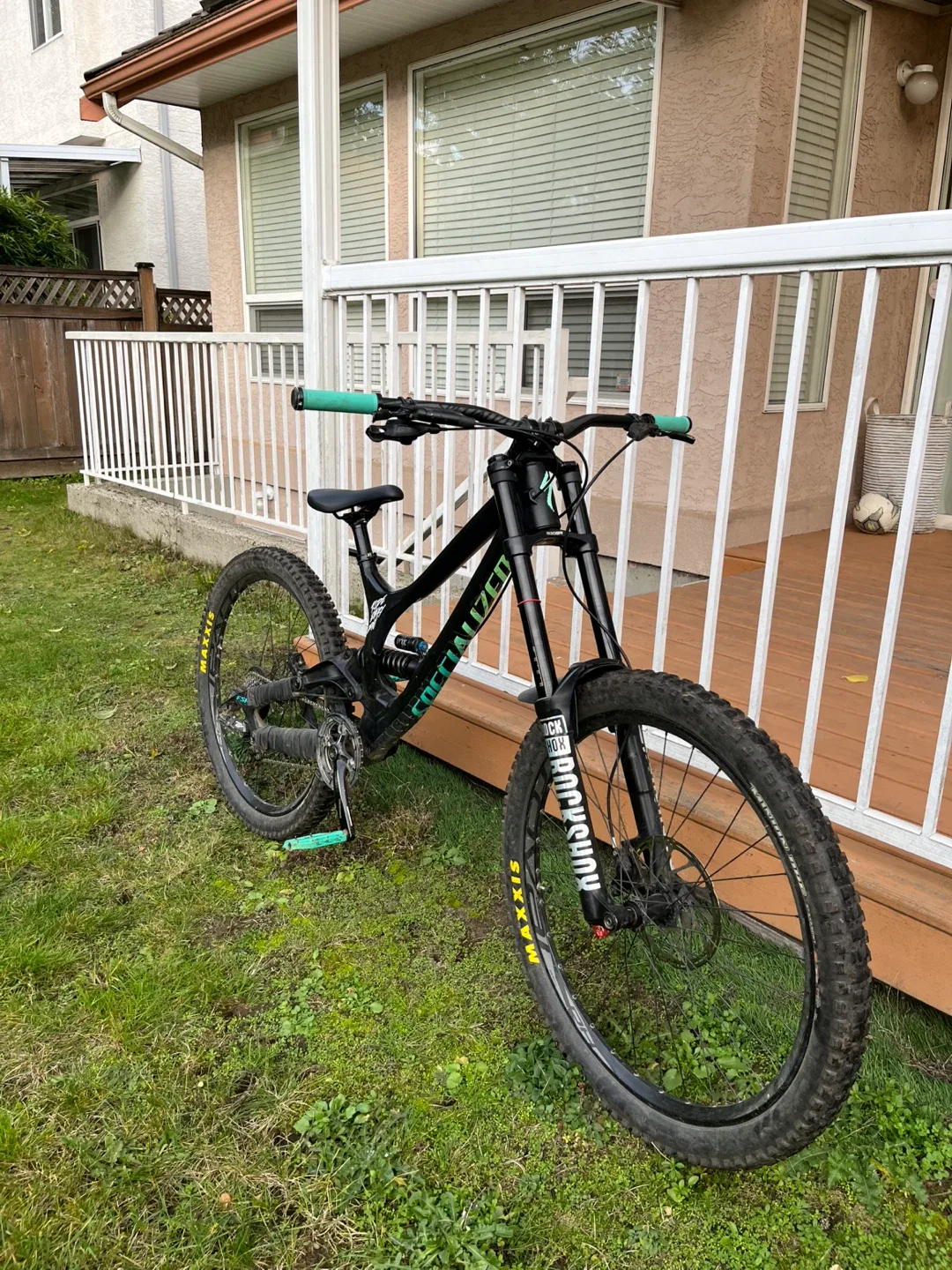 !!!PRICE DROP!!! Specialized demo 8