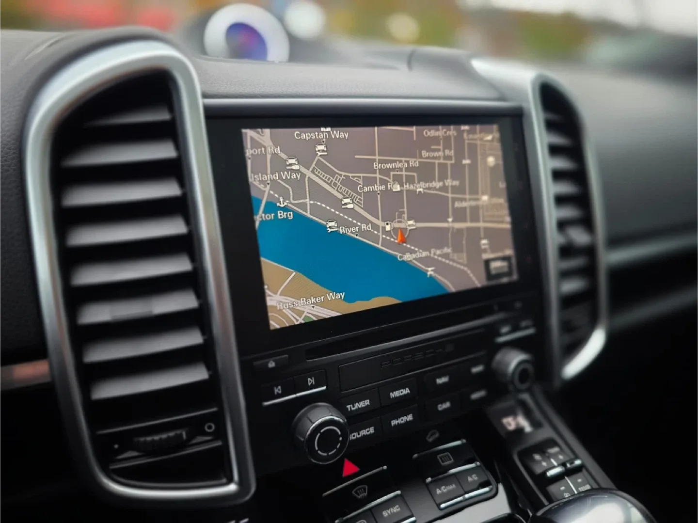 2017 Porsche Cayenne image indicator(10)