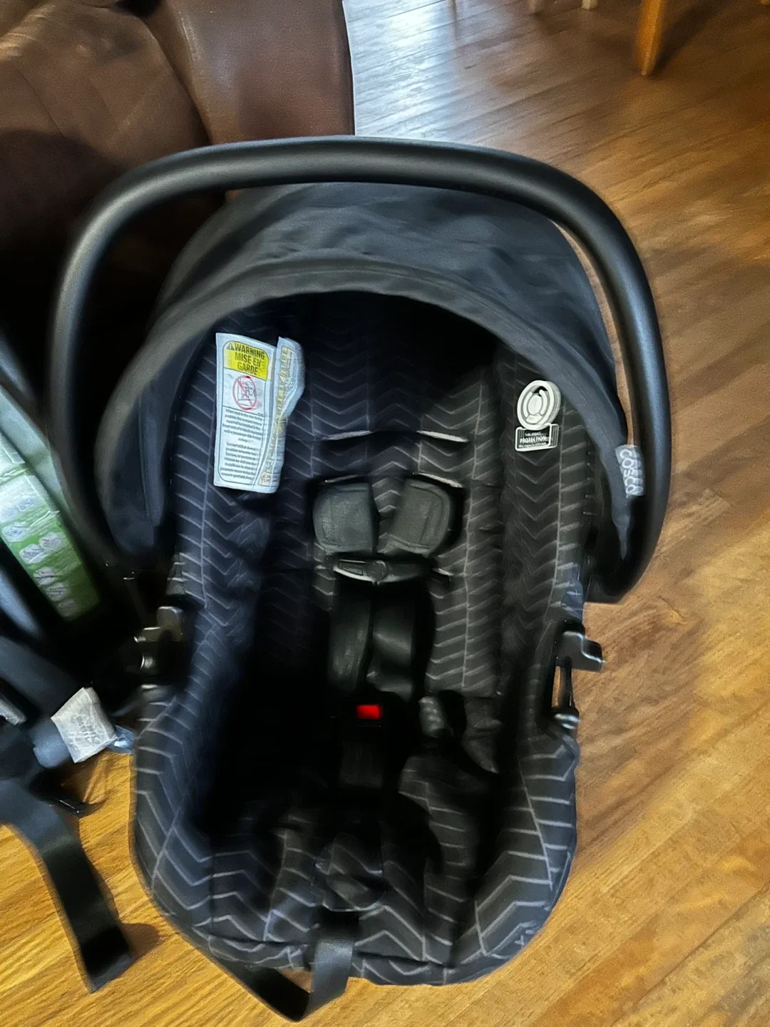 Graco Infant Car Seat - Expires 2028 image indicator(2)