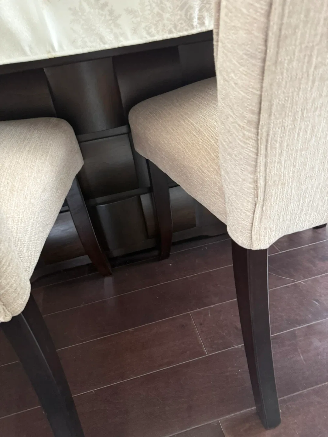 Dining Table with 6 Upholstered Chairs image indicator(4)