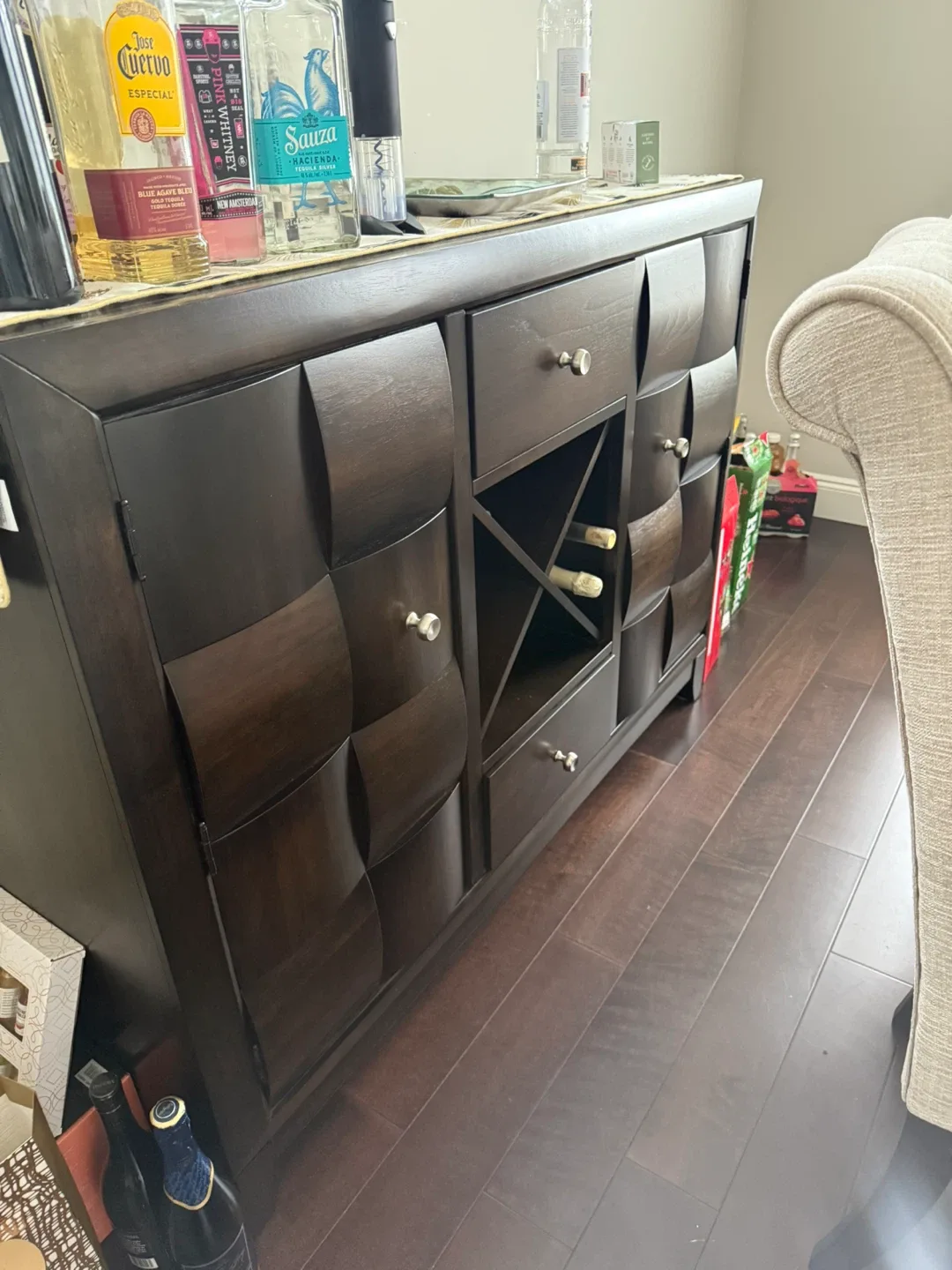 Dining Table with 6 Upholstered Chairs image indicator(6)