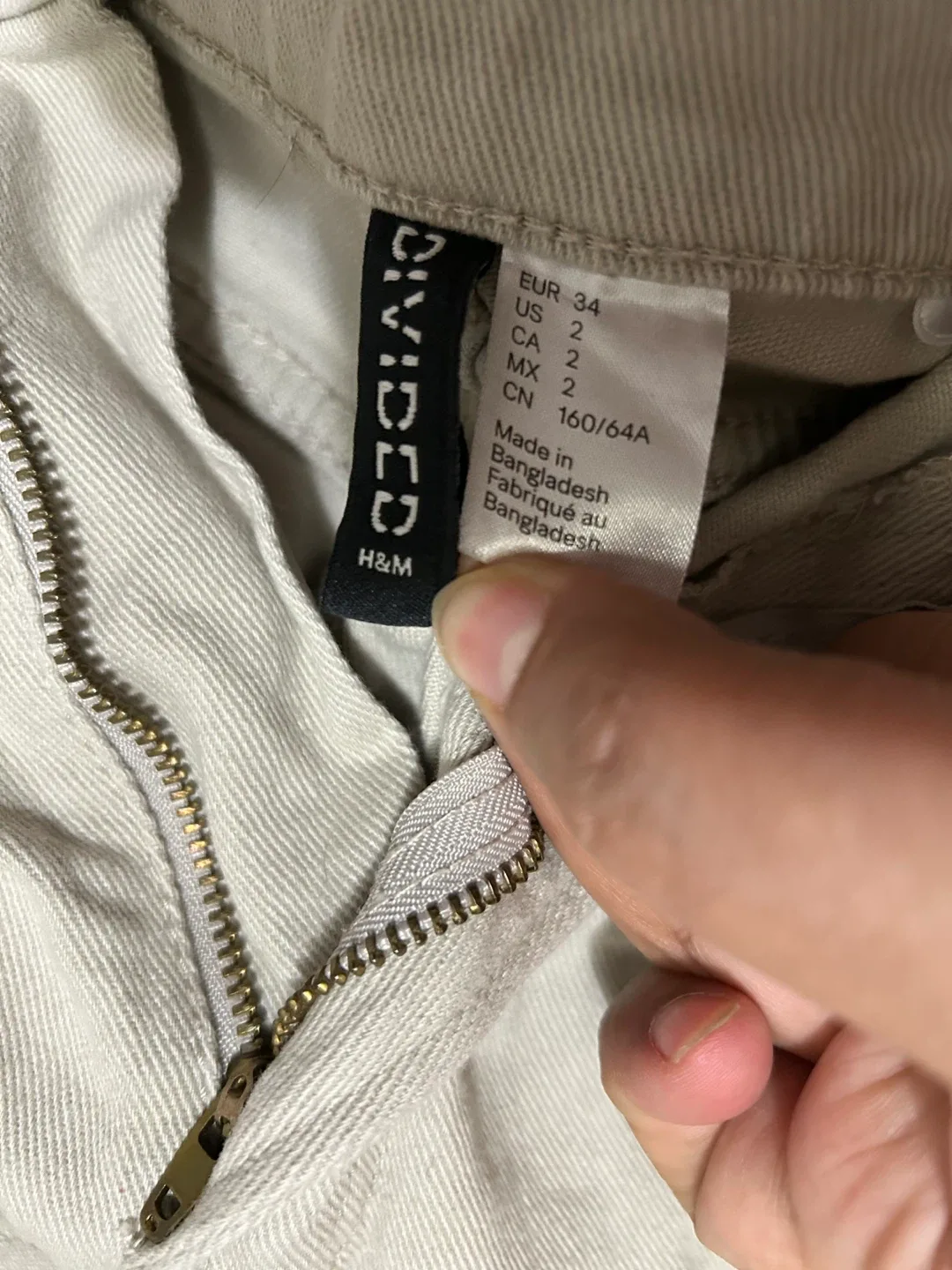 H&M Divided Beige Pants - Size US 2 image indicator(3)