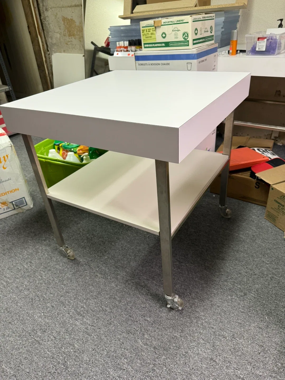 6 White Tables on Wheels and a bottom shelf image indicator(2)