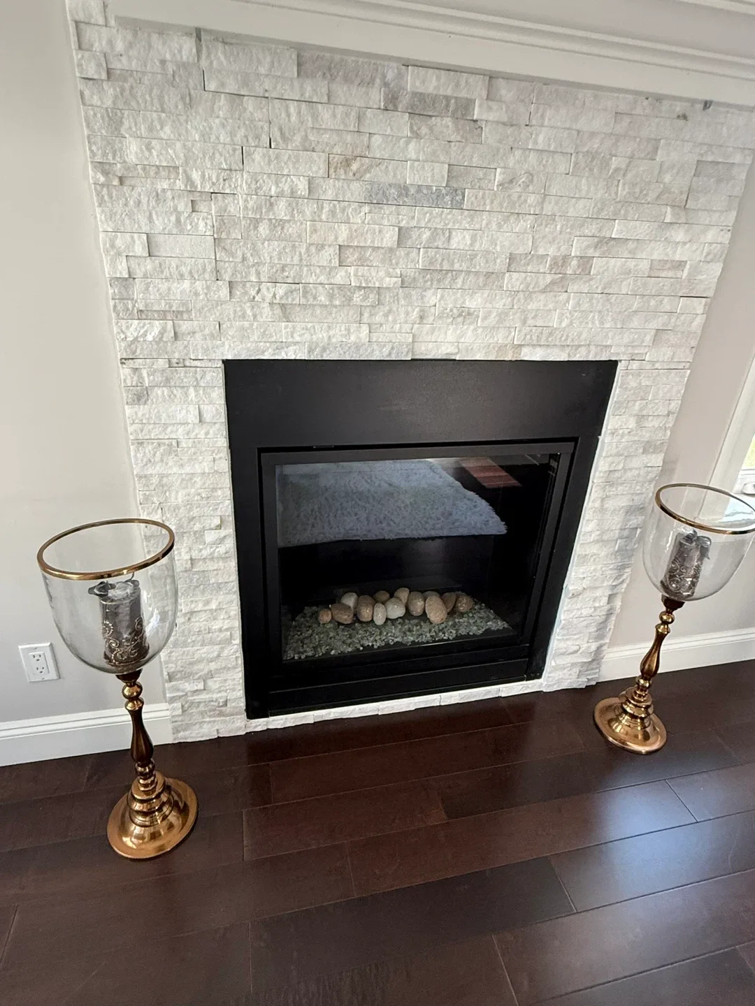 Gold Pedestal Hurricane Candle Holder image indicator(3)